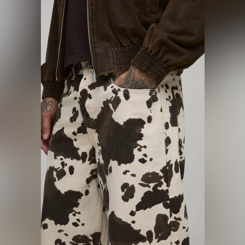 BoohooMAN Tall Washed Baggy Fit Cow Print Jeans - Picture 3 of 14